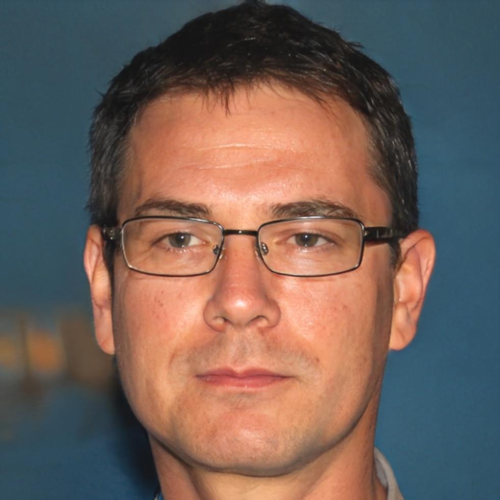 Leandro Uriarte, asesor de contratos comerciales